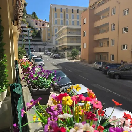 Near Monaco マントン